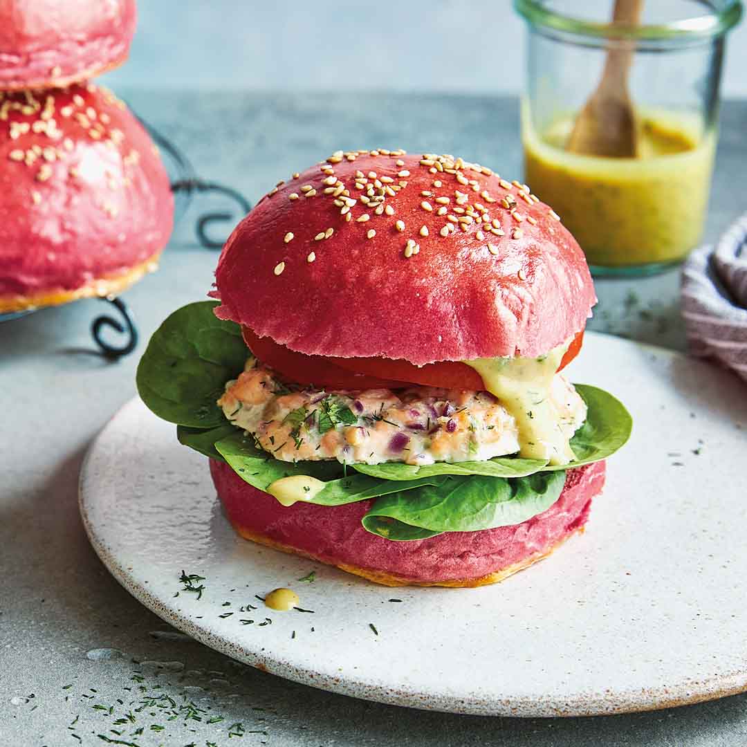 Lachs-Burger mit Rote-Bete-Bun