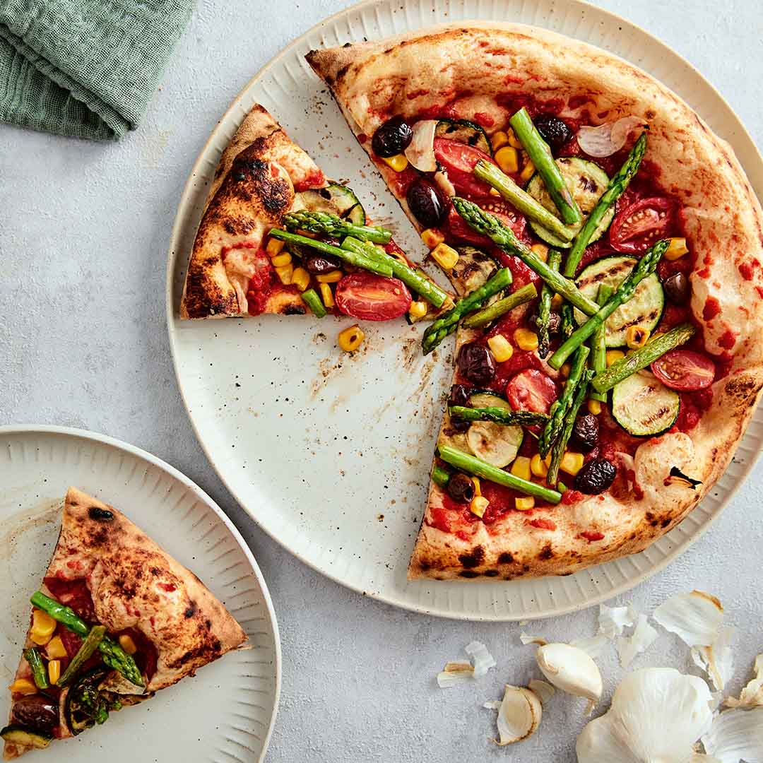 Pizza Primavera mit Spargel und Mais