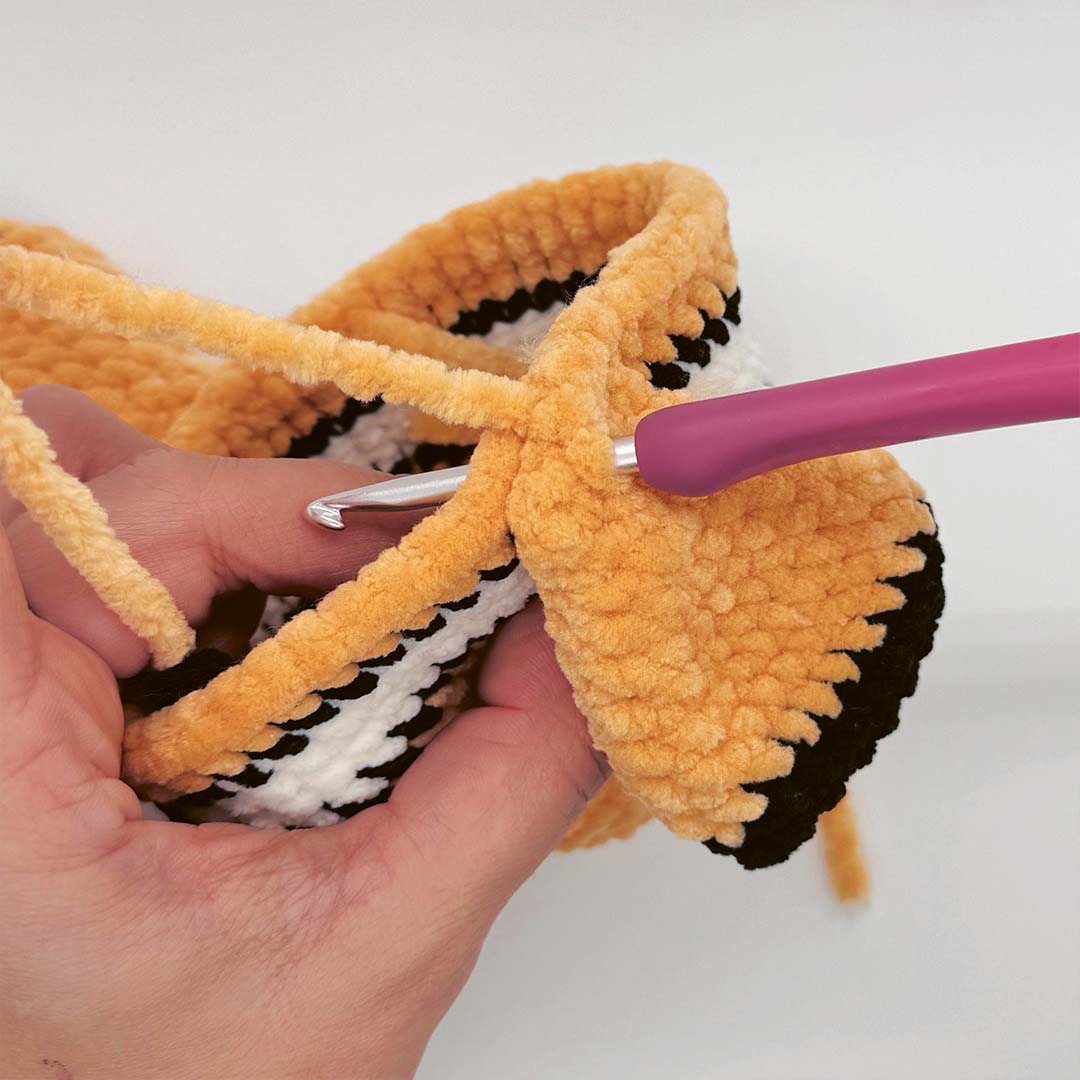 Schritt 2 Anleitung "Clownfisch Nino" aus dem Buch "Amigurumis cute & plushy" von Annemarie Sichermann