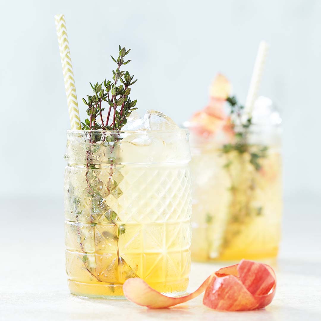 Apfel-Shrub mit Thymian